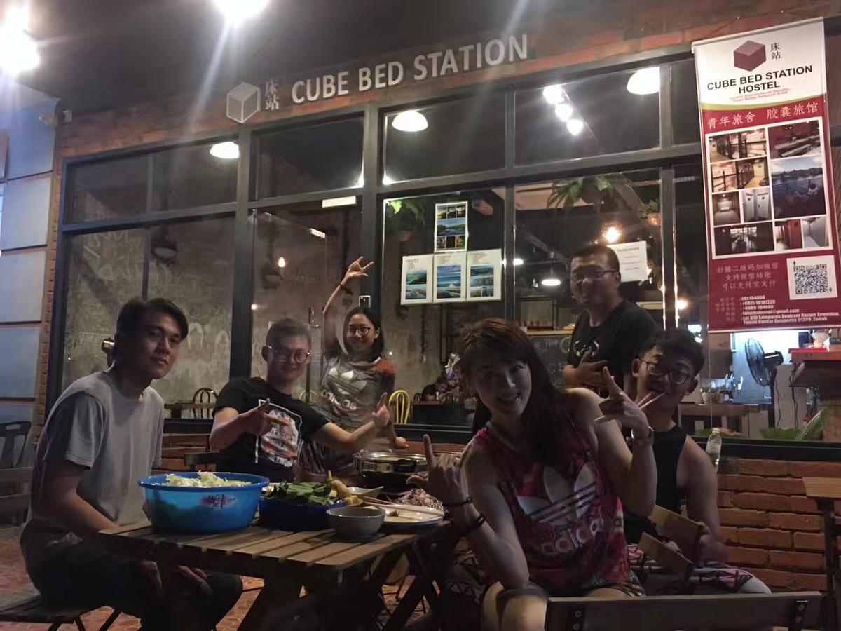 Хостел Cube Bed Station & Tours Sdn Bhd Семпорна Экстерьер фото